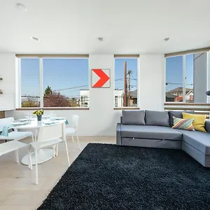 Apartment Modern Townhome In Seattle's District With Rooftop 